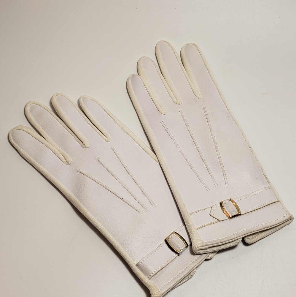 Vintage White Mod 1960s Faux Leather Gloves with Lining Size 7